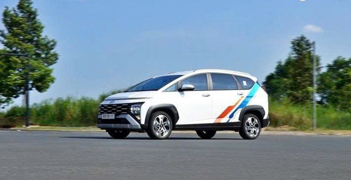 Hyundai Stargazer X: Thử thách chở 7 người, leo dốc và vượt xe – Có làm khó được? 2 Hyundai Stargazer X