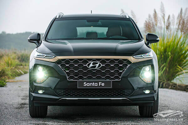 Hyundai SantaFe giảm sâu cuối năm, xã kho bán lỗ