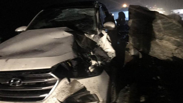 Video ô tô khách Hyundai Solati lấn làn va chạm với xe container tại Lạng  Sơn khiến 1 tài xế bị thương nặng