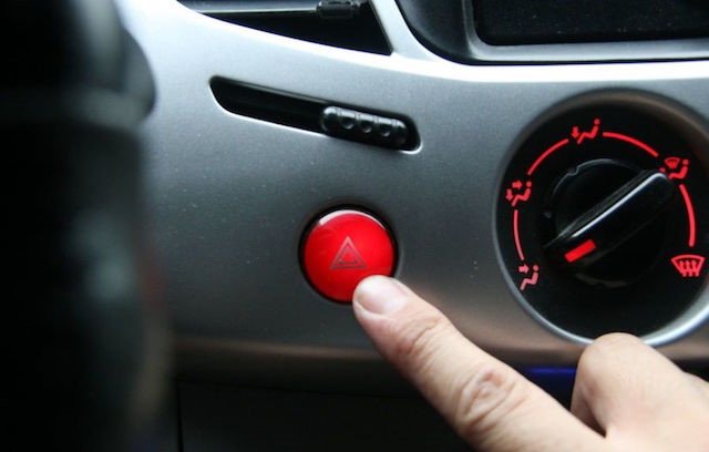 Cách xử lý khi xe ô tô của bạn bị mất phanh đột ngột