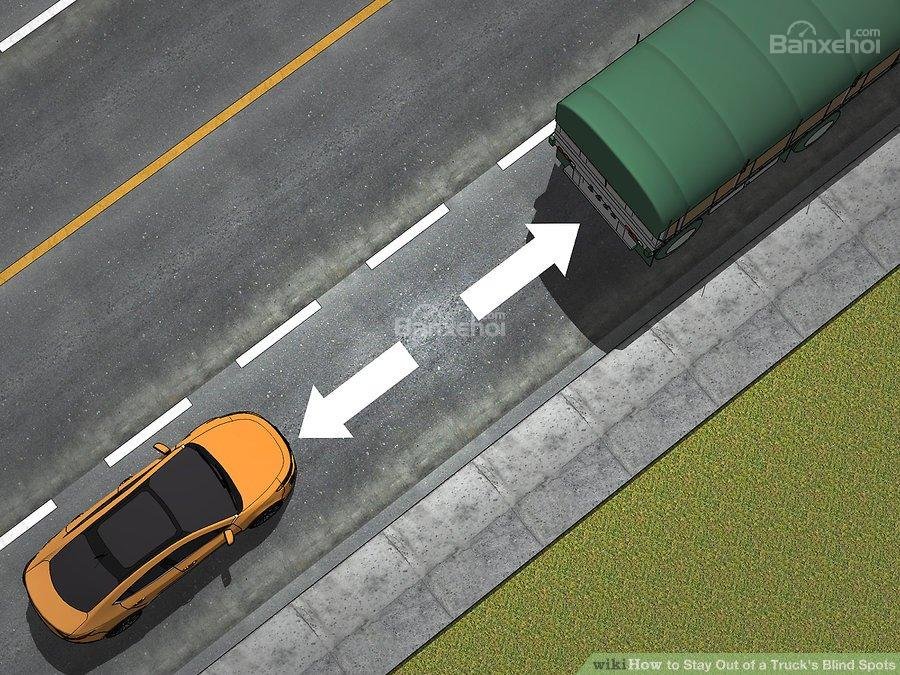  Mẹo lái ô tô giúp 'sống chung' với điểm mù của xe tải